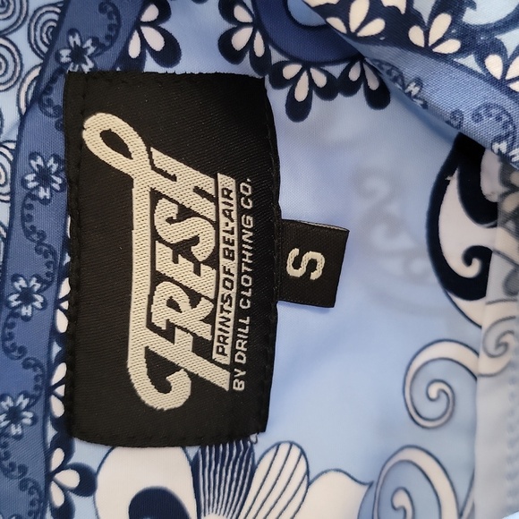 Casual Blue and White Button Down Shirt with Paisley Pattern - Picture 10 of 10